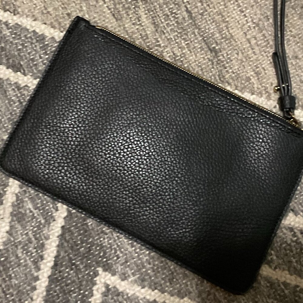 Mint CUYANA Black LEATHER WRISTLET built in card slots, pockets Detachable Strap